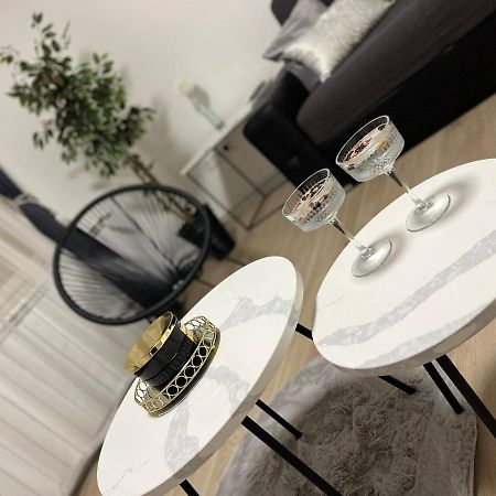 Apartman Gold Maris Appartement Karlovac Buitenkant foto