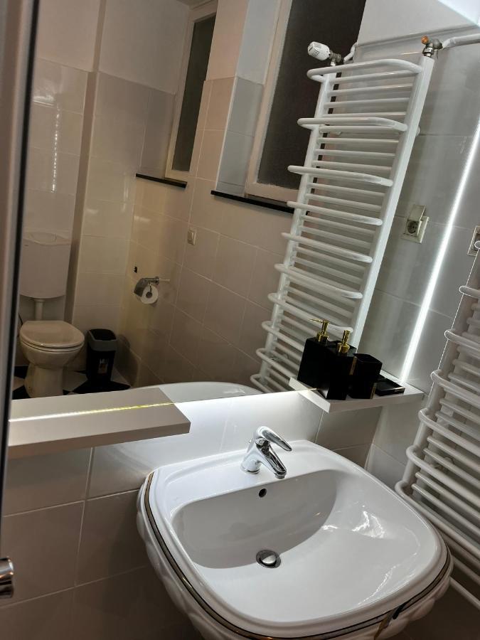 Apartman Gold Maris Appartement Karlovac Buitenkant foto