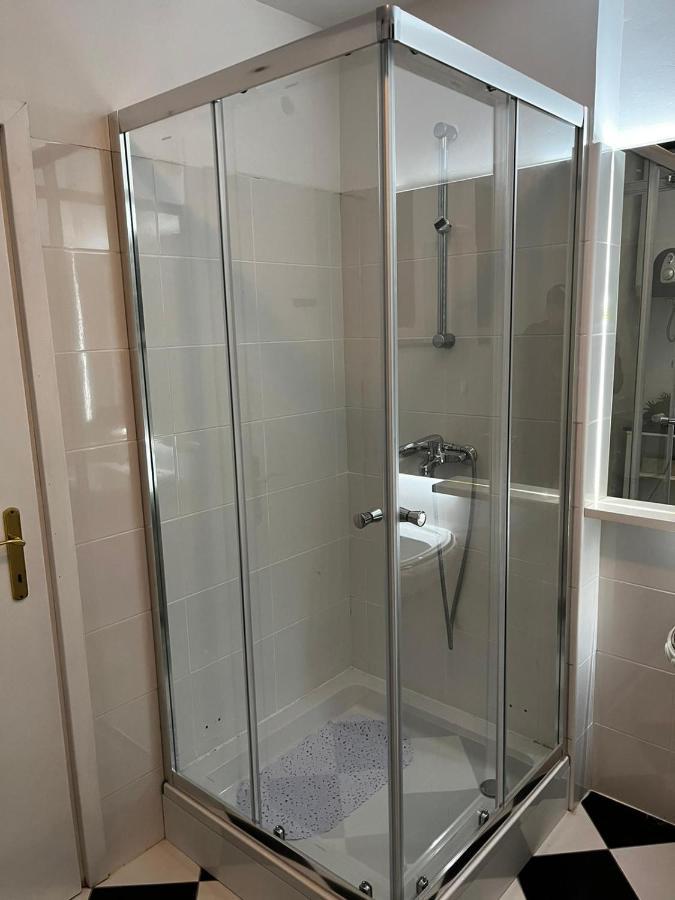 Apartman Gold Maris Appartement Karlovac Buitenkant foto