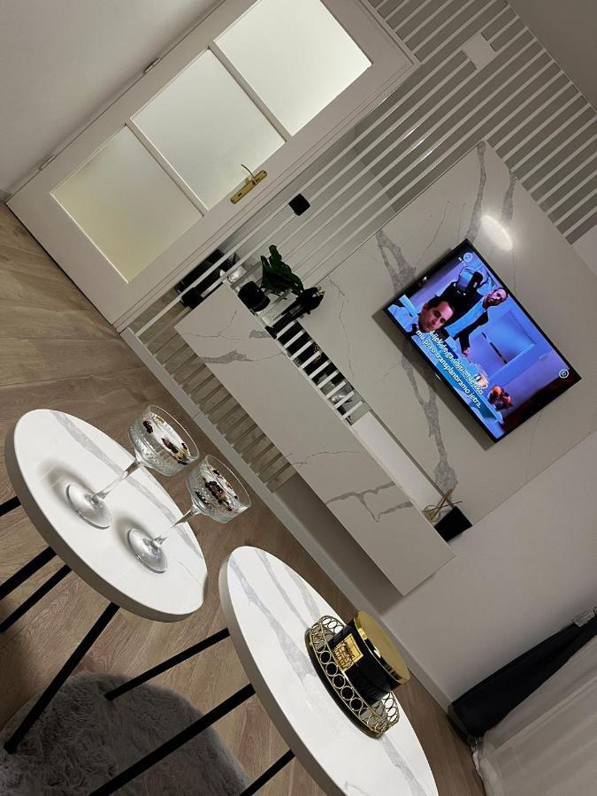 Apartman Gold Maris Appartement Karlovac Buitenkant foto