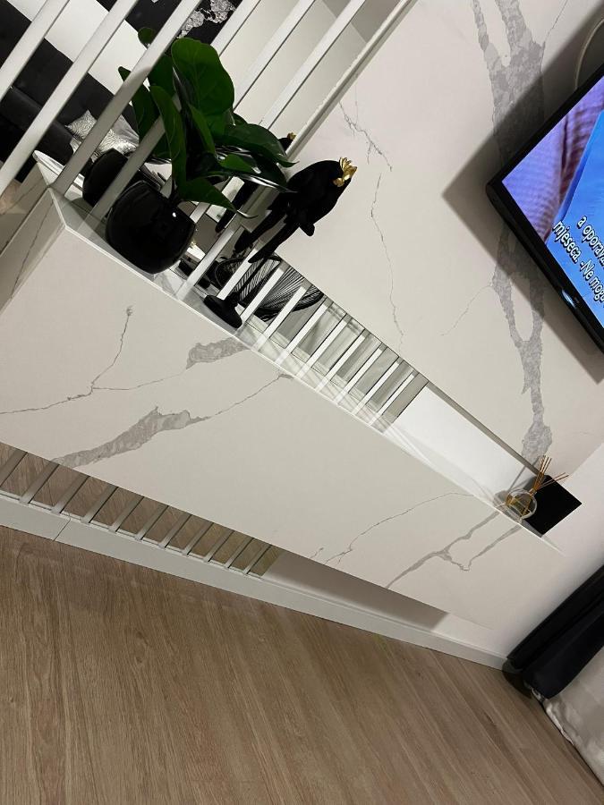 Apartman Gold Maris Appartement Karlovac Buitenkant foto