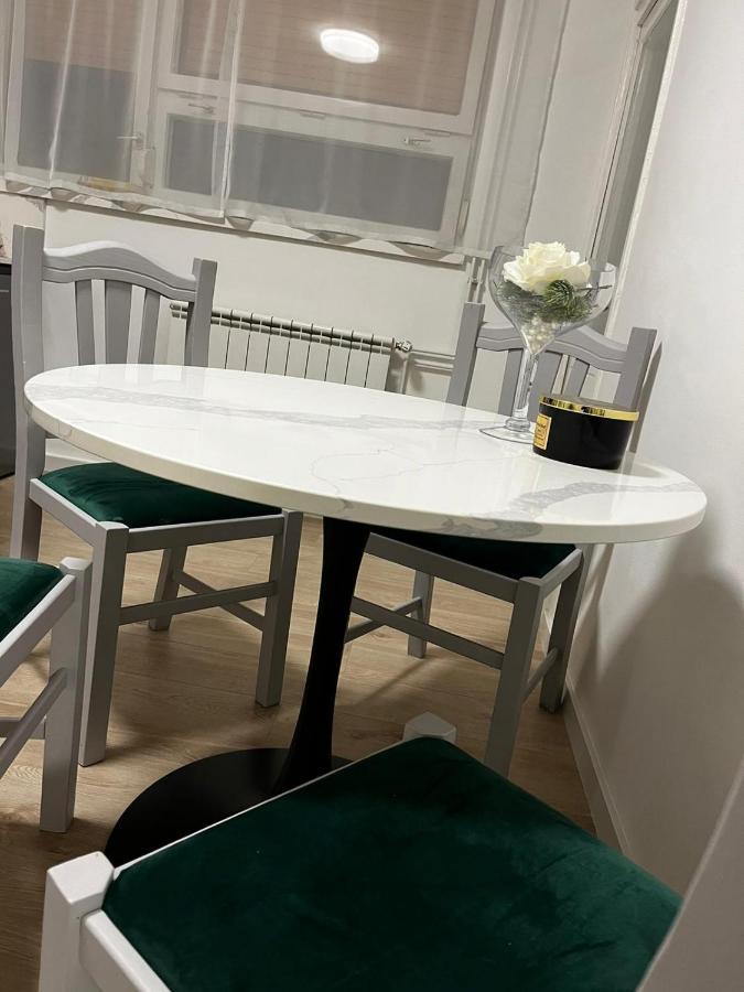 Apartman Gold Maris Appartement Karlovac Buitenkant foto