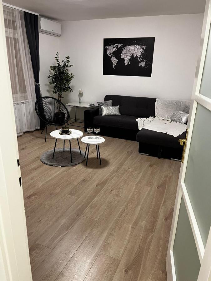 Apartman Gold Maris Appartement Karlovac Buitenkant foto